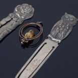 A 9ct gold garnet owl pendant, height 30.7mm, 1.2g, together with 2 silver bookmarks (3)