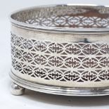 An Edwardian circular silver wine coaster, with pierced decoration, by Jay, Richard Attenborough &