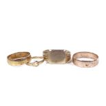 4 9ct gold rings, including heavy signet ring and small belt buckle ring, largest size T, 12.5g