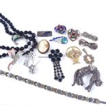 Various costume jewellery, including silver heart brooch, Danish N E From brooch etc