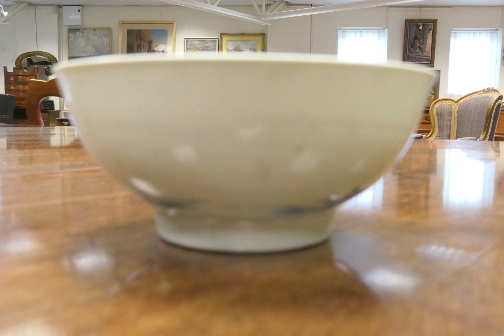 Richard Chaffers, Liverpool, blue and white bowl, circa 1765, decorated with a rock and willow river - Image 4 of 7