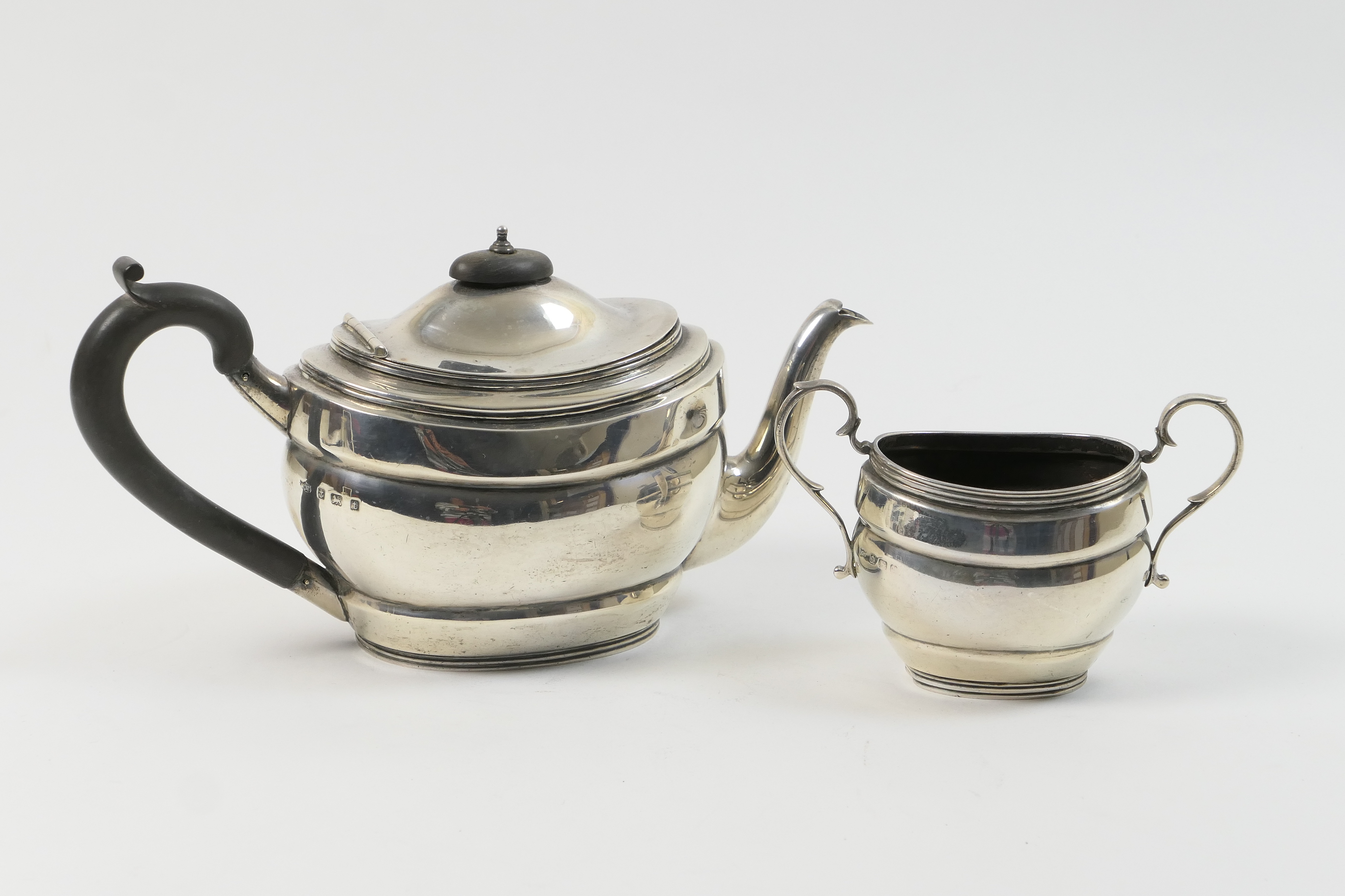 George V silver teapot and sugar bowl, by Mappin & Webb, Sheffield 1918, oval section, the teapot