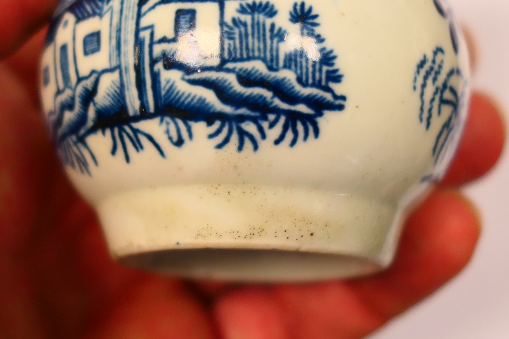 Worcester blue and white sparrow beak jug, decorated with the plantation pattern, circa 1780, - Image 3 of 3