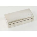 Silver cigarette box, London 1930, rectangular form, the cover with an inscription, opening to