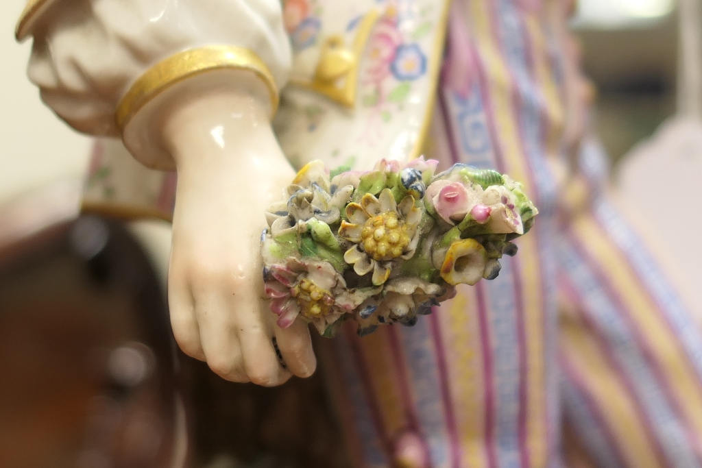 Pair of Dresden porcelain figures of gardeners, after Meissen, circa 1870, each modelled in 18th - Image 6 of 24