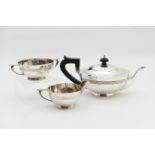 Edwardian silver three piece tea service, Birmingham 1909/15, comprising teapot, milk jug and