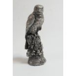 Silver 'bird of prey' small sculpture, maker BS, Birmingham 1995, height 10.5cm (loaded)