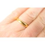 22ct gold wedding ring, size O, weight approx. 5.3g