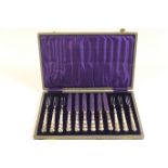 Set of silver handled dessert knives and forks, Sheffield 1921, cased