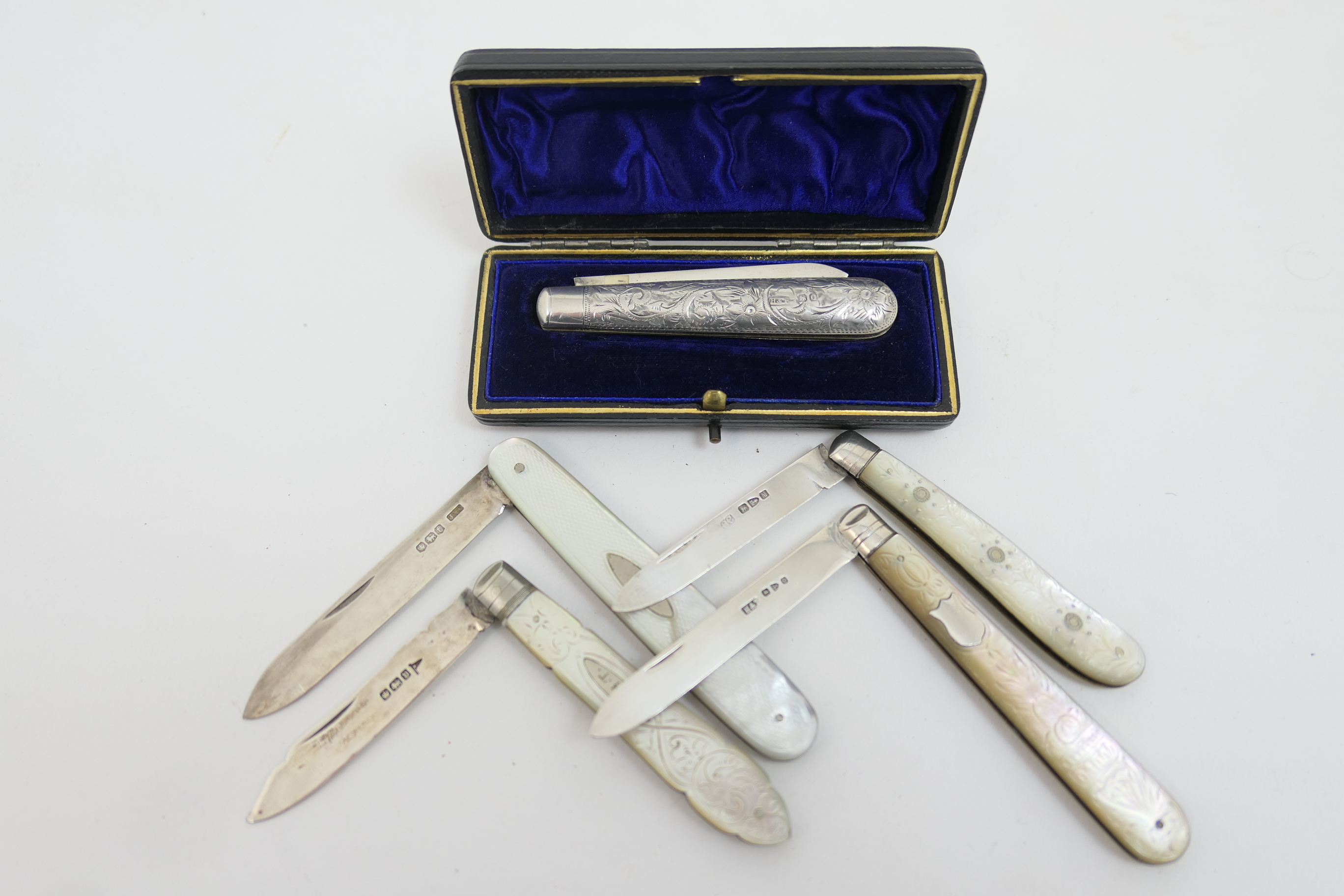 Late Victorian silver folding fruit knife, by Hilliard & Thomason, Chester 1899, contained within