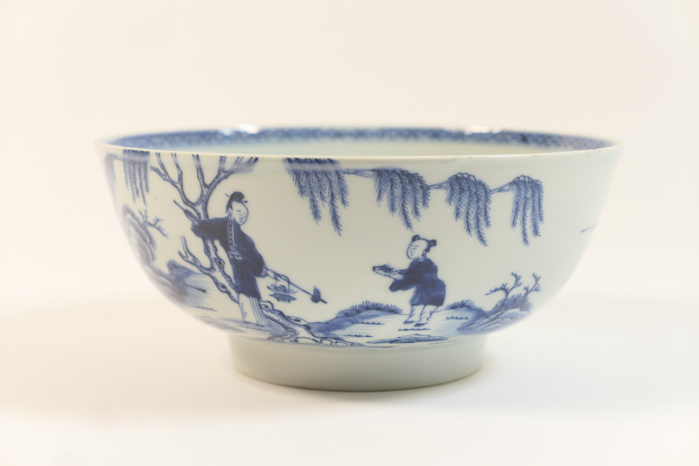 Chinese blue and white bowl, late 18th Century, decorated with the fisherman and boy pattern, the