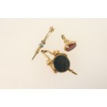 Late Victorian 10ct gold and hardstone swivel watch key fob, 45mm; also a 9ct gold cornelian seal