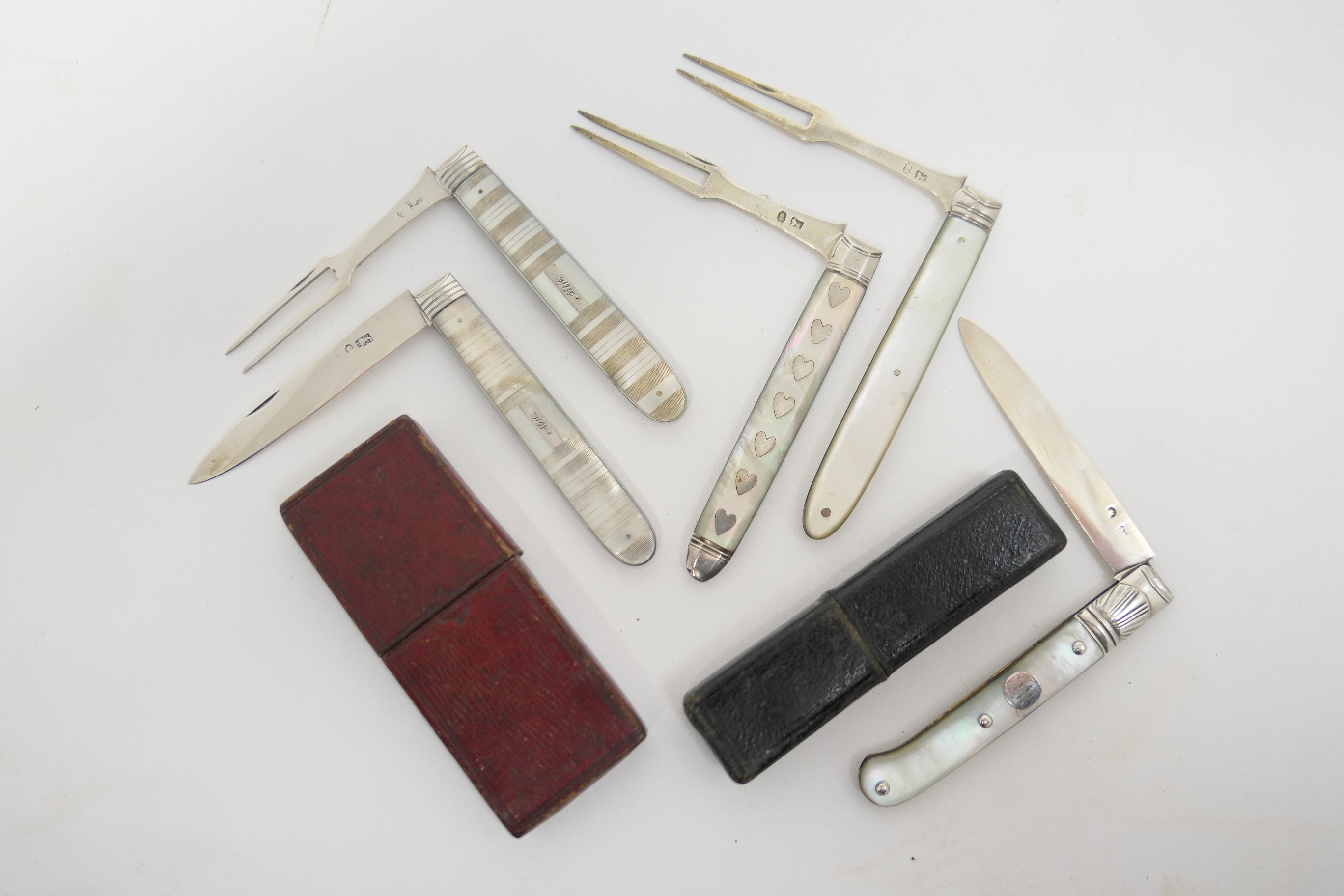 Late George III silver and mother of pearl folding fruit knife and fork set, circa 1820, contained