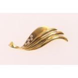 18ct gold and diamond 'feather' brooch, set with six tiny round brilliant cut diamonds, 48mm,