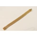 18ct gold bracelet, in a herringbone design with textured and polished links, length 19cm, width