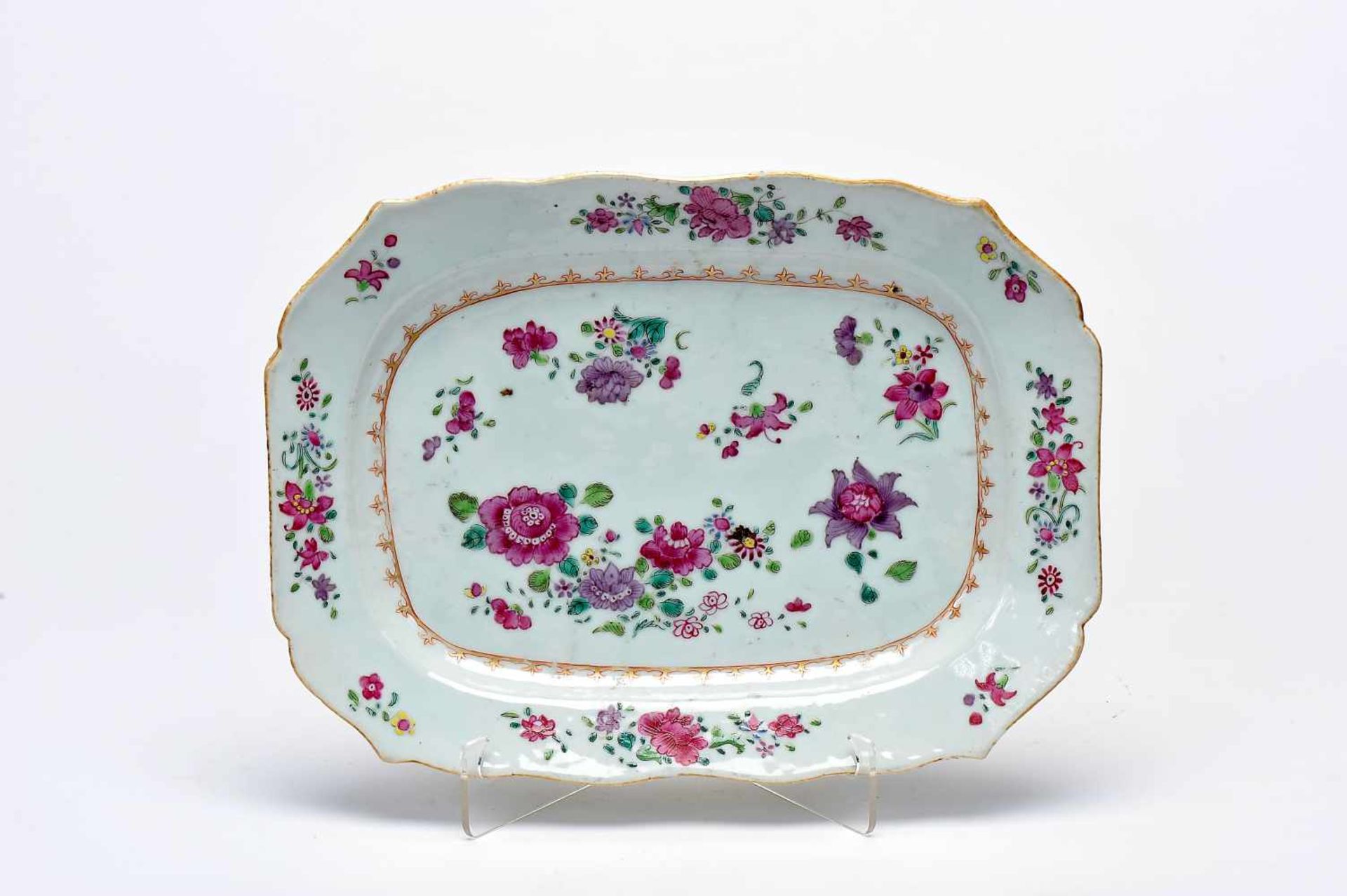 A Scalloped Platter, Chinese export porcelain, polychrome decoration "Flowers", Qianlong period (