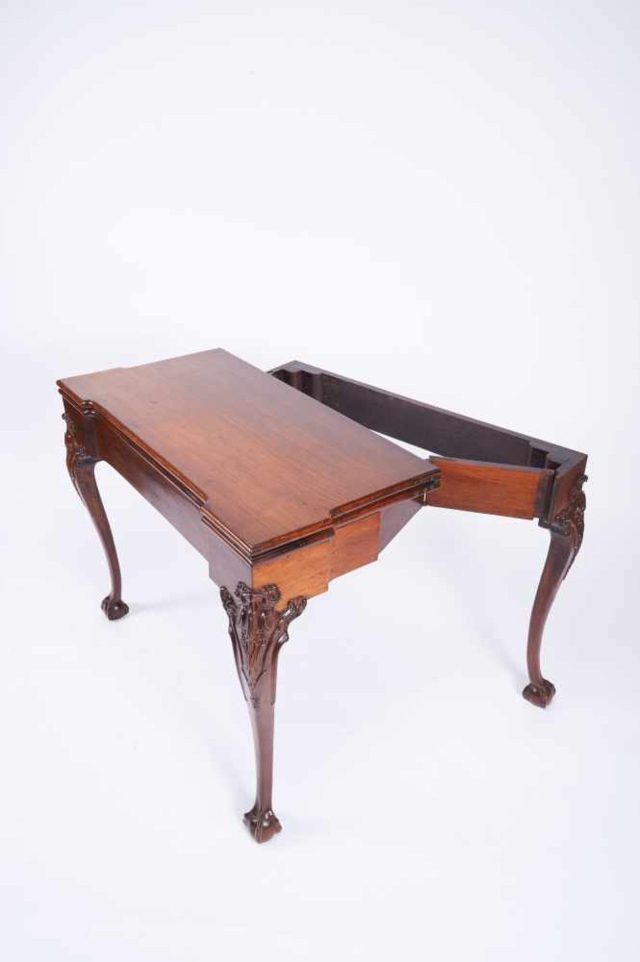 A Game Table with «concertina» System, D. João V, King of Portugal (1706-1750)/D. José I, King of - Bild 3 aus 5