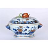 A Smal Scalloped Tureen, Chinese export porcelain, polychrome and gilt decoration "Flowers", handles