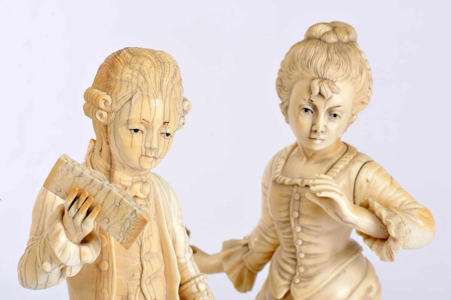 A Girl with Flower and Musician, a pair of ivory sculptures, European, 19th/20th C., a finger on - Bild 2 aus 2