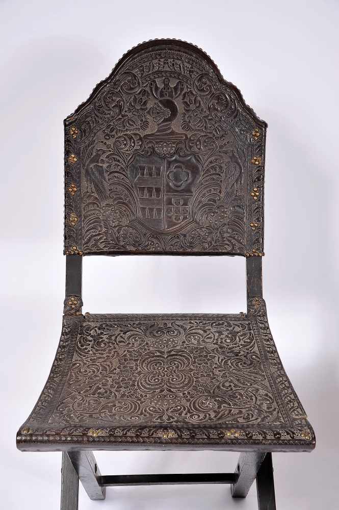 A Pair of Scissor Chairs, D. João V, King of Portugal (1706-1750), darkened chestnut, embossed - Image 2 of 2