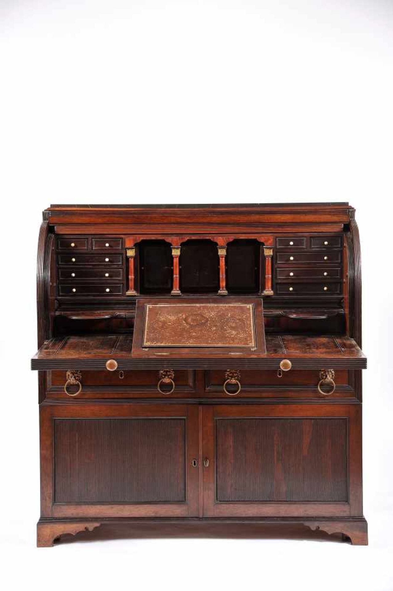 A Cylinder Bureau, Brazilian rosewood and burr-Brazilian rosewood veneer, gadrooned friezes and door - Bild 2 aus 2