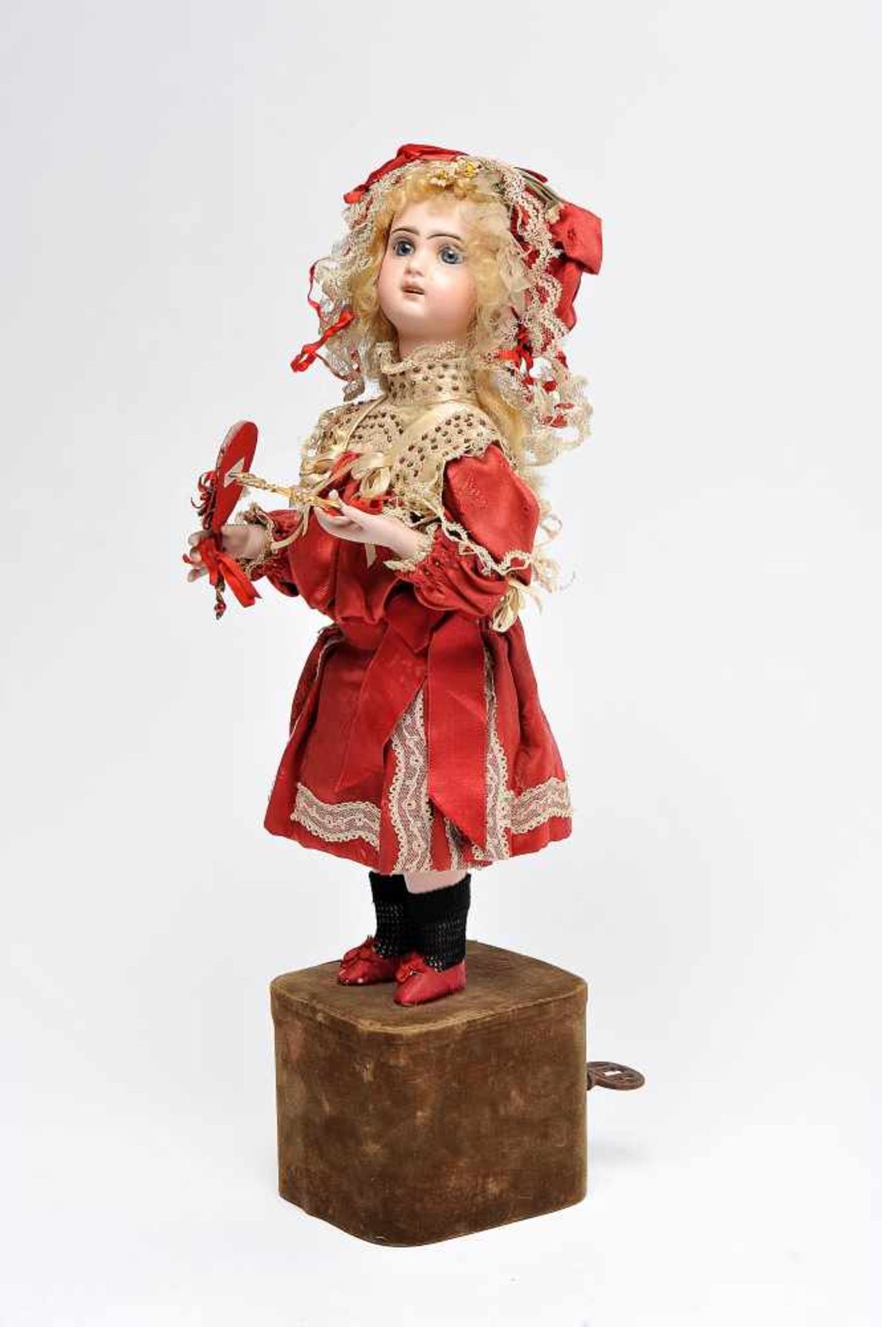 LEOPOLD LAMBERT - SÉC. XIX/XX, A Winding Musical Automaton "doll with monoculars", biscuit jumeau
