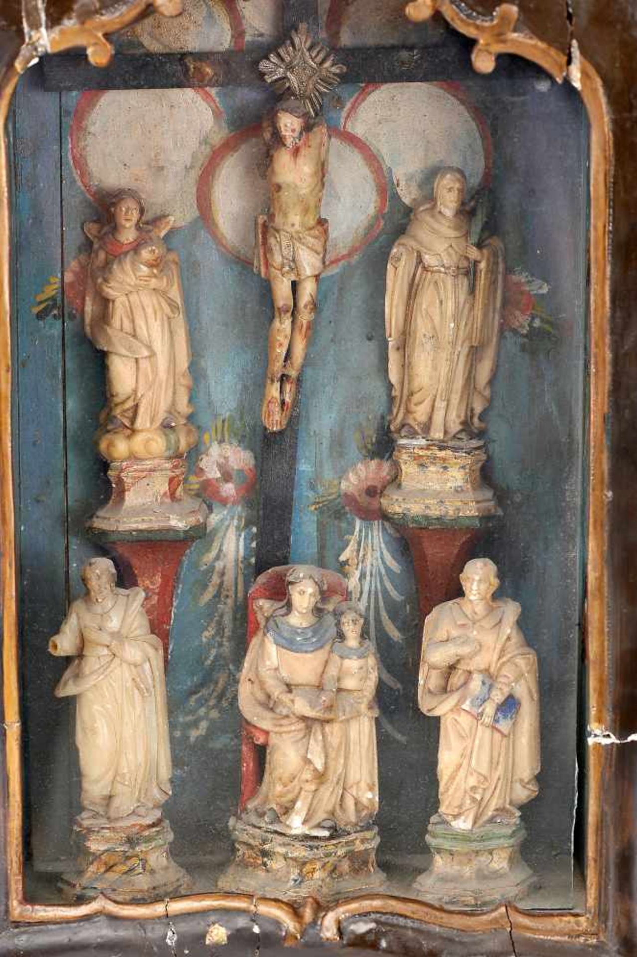 A "Lapinha" Oratory with eleven figures, rococo, carved, marbled, painted and gilt wood display - Bild 2 aus 4