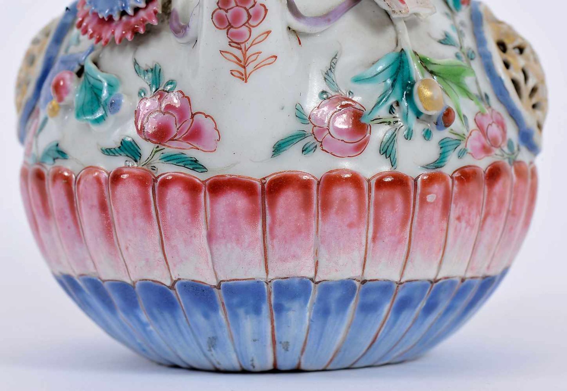 A Teapot, Chinese export porcelain, polychrome and gilt "soft paste" decoration en relief "Flowers", - Bild 3 aus 3
