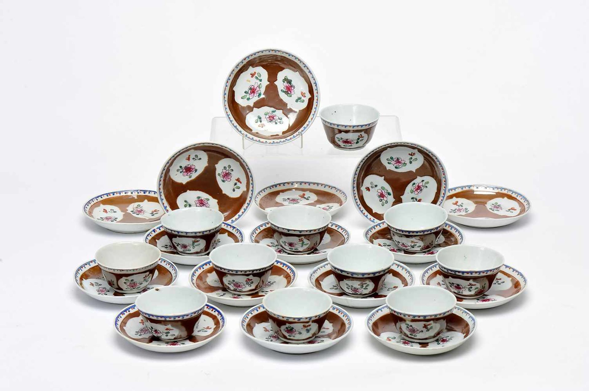 A Set of Thirteen Cups and Sixteen Saucers, Chinese export porcelain, «chocolate» decoration,