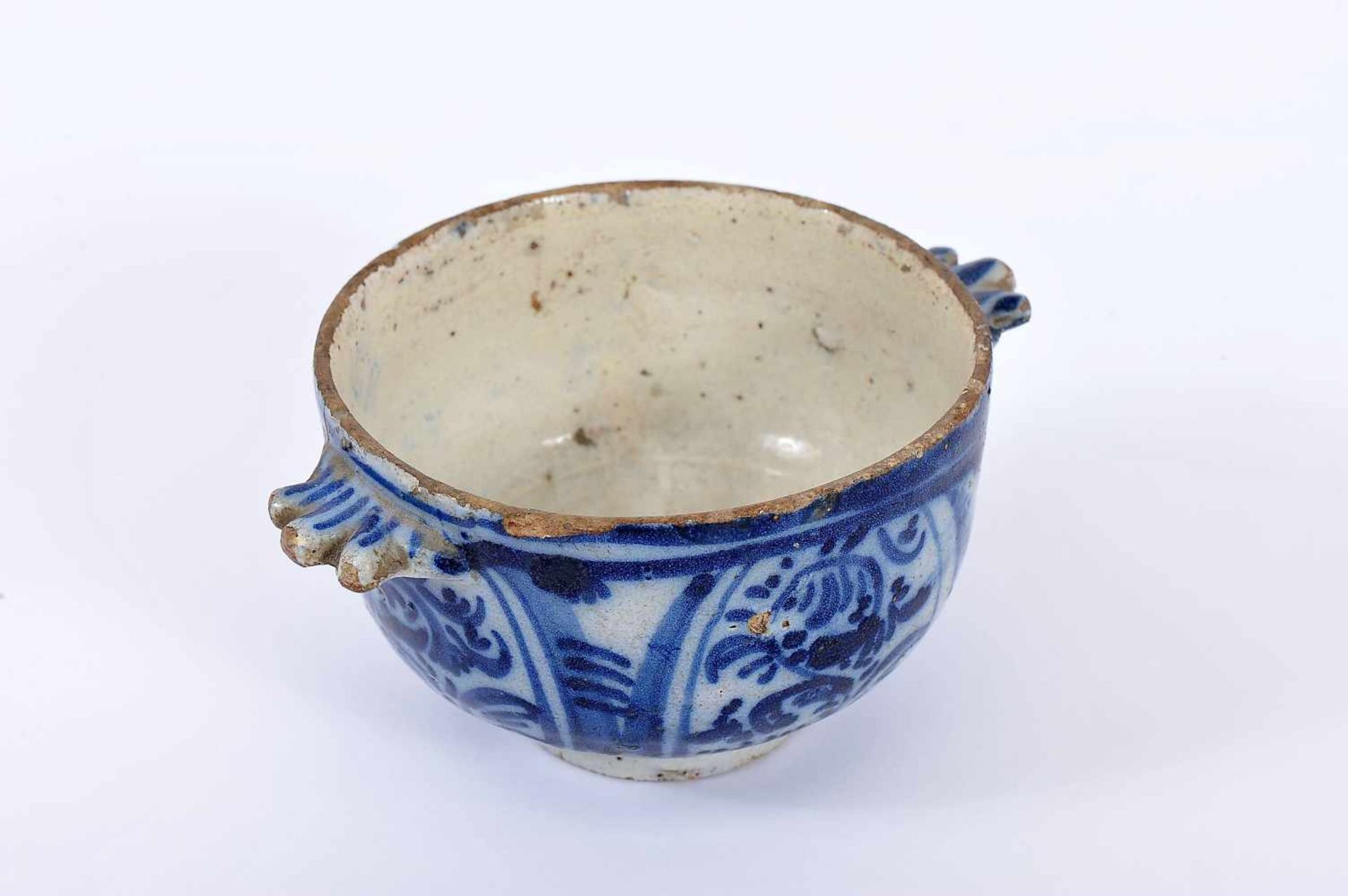 A Bowl, faience known as "Monte Sinai", blue decoration "Flowers", Portuguese, 17th C./18th. C., - Bild 2 aus 2