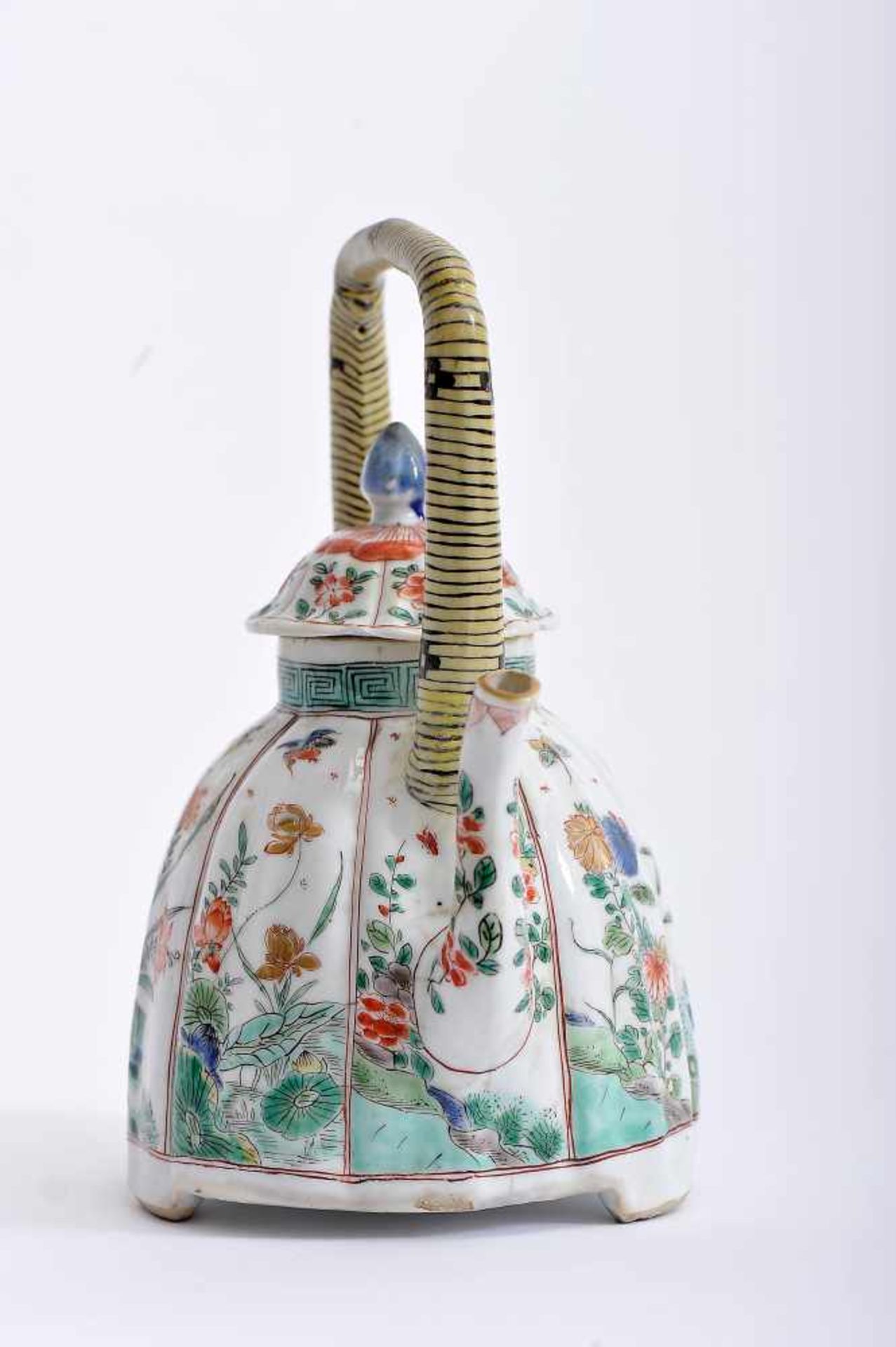 A Teapot with Cover, Chinese export porcelain, «famille verte» and polychrome decoration " - Bild 2 aus 2