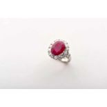 A Ring, 850/1000 platinum, set with Kenyian ruby with an approximate weight of 9.60 ct., 2 emerald