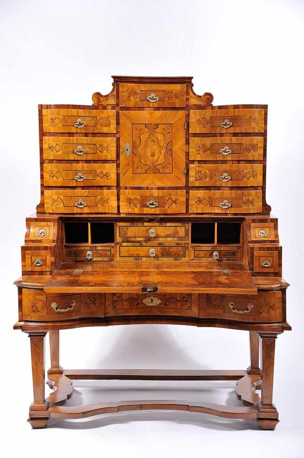 A Bureau, walnut and burr-walnut, upper body with ten drawers and central door, satinwood fillets, - Bild 4 aus 5
