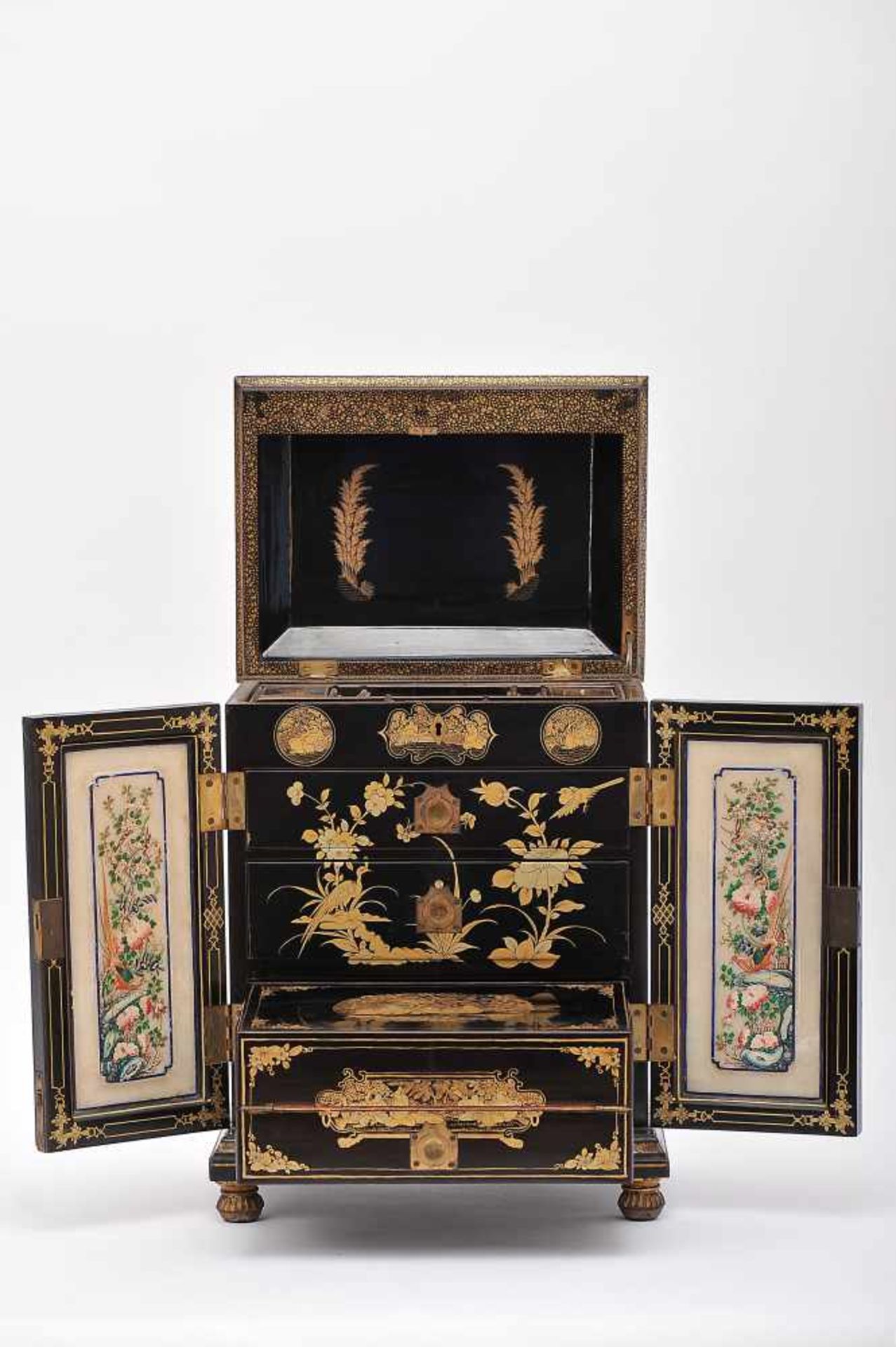 A Cabinet, black lacquered wood, doors with application of carved alabaster plaques "Flowers", - Bild 3 aus 7