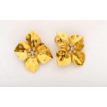 A Pair of Earrings - "Flowers", 800/1000 gold, set with 12 brilliant cut diamonds with an