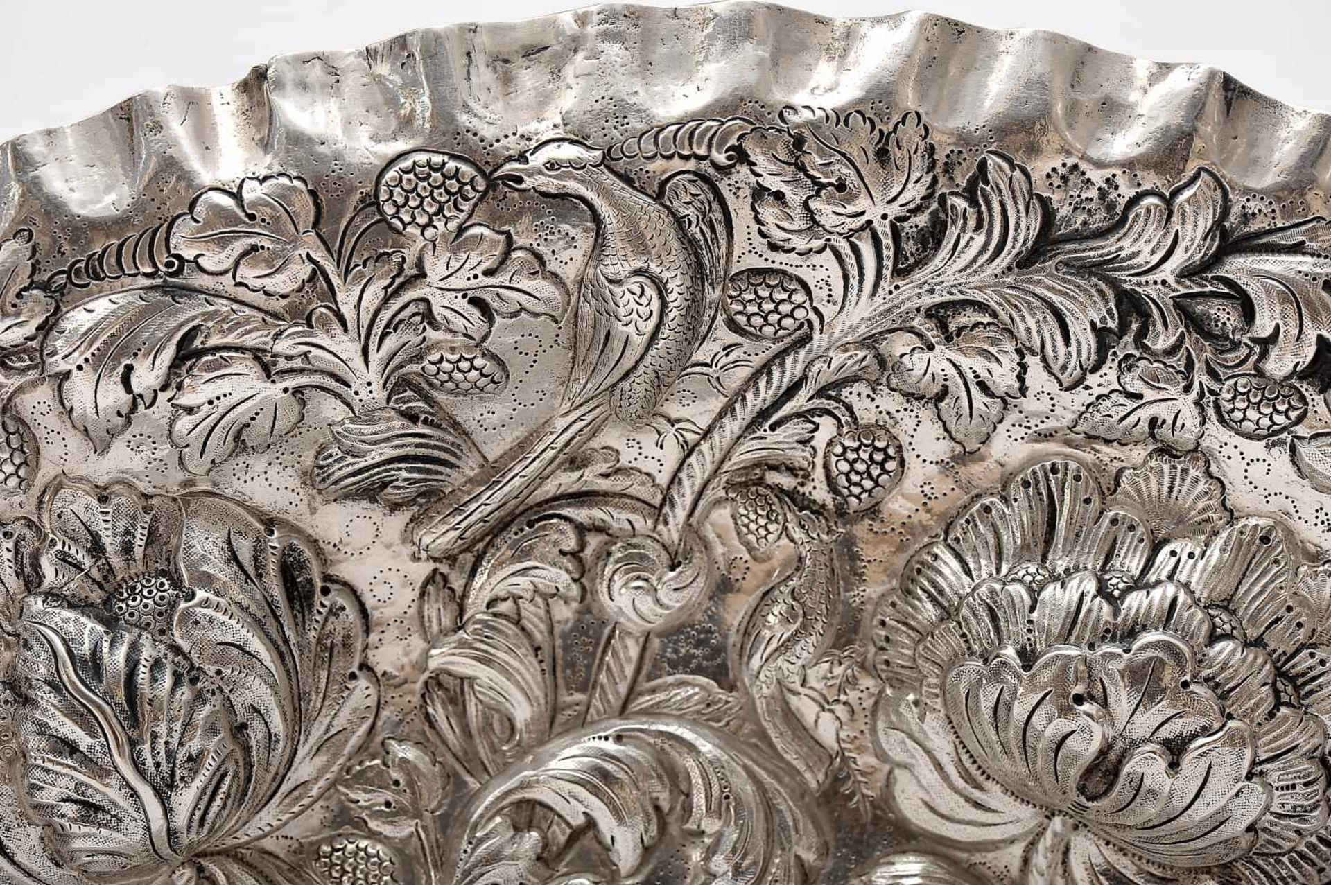 A Large State Salver, D. João V, King of Portugal (1706-1750), silver, decoration en relief "Birds - Bild 3 aus 3