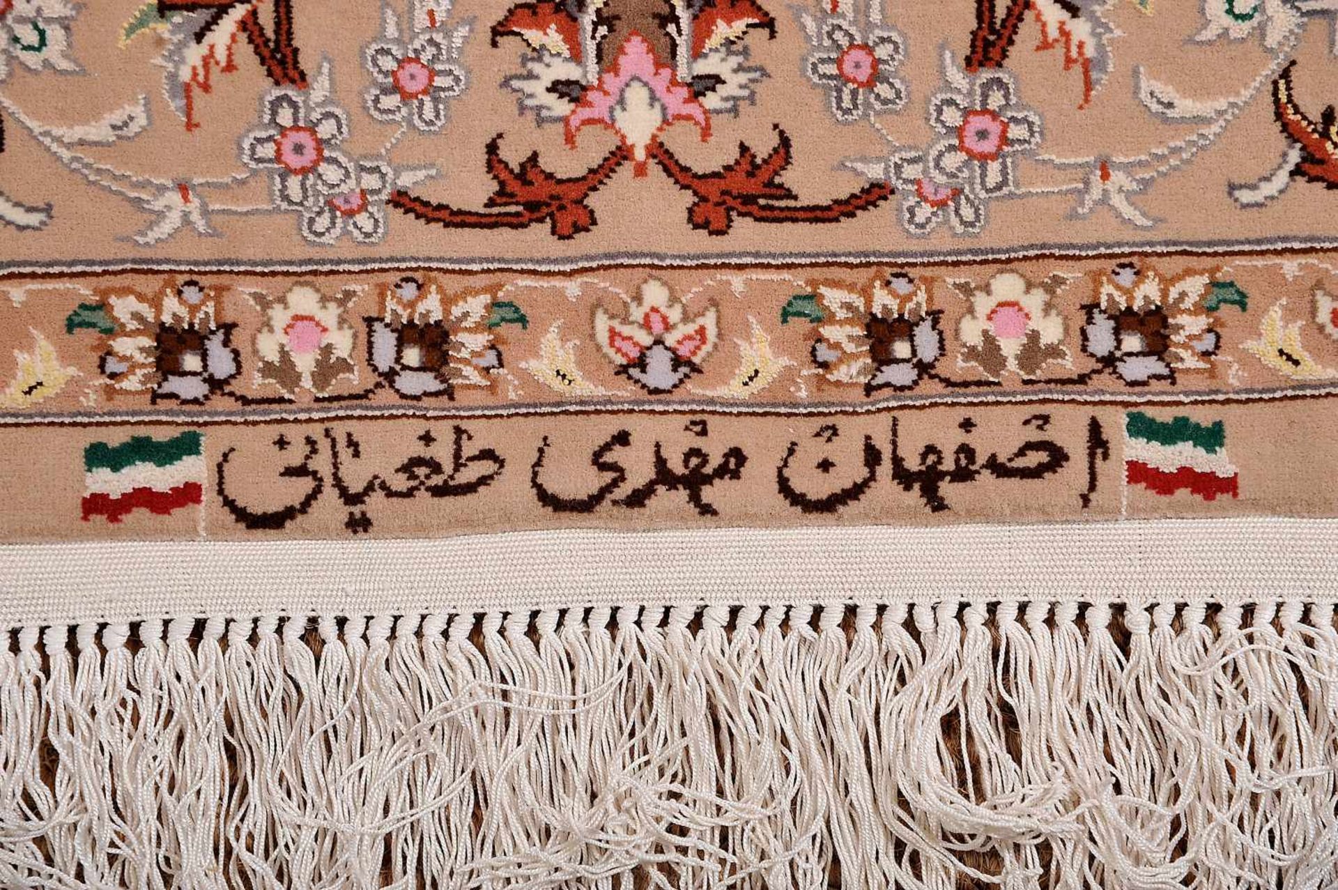 A "Isfahan" Carpet, silk and wool yarn, polychrome decoration "Flower", Iranian, 20th/21st C., signs - Bild 3 aus 4