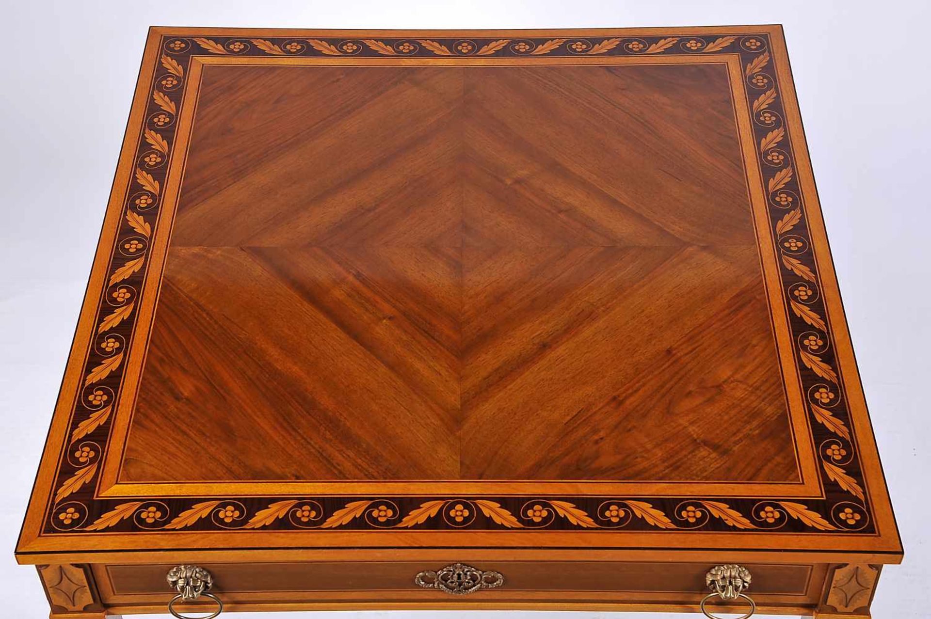 A Table, D. Maria I (Queen of Portugal) style, chestnut and walnut with inlays, thornbush, Brazilian - Bild 2 aus 4