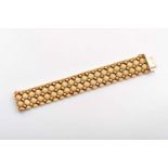 A KUTCHINSKY Bracelet, 585/1000 bicolour gold, smooth, satin-like decoration, English, 20th C. (