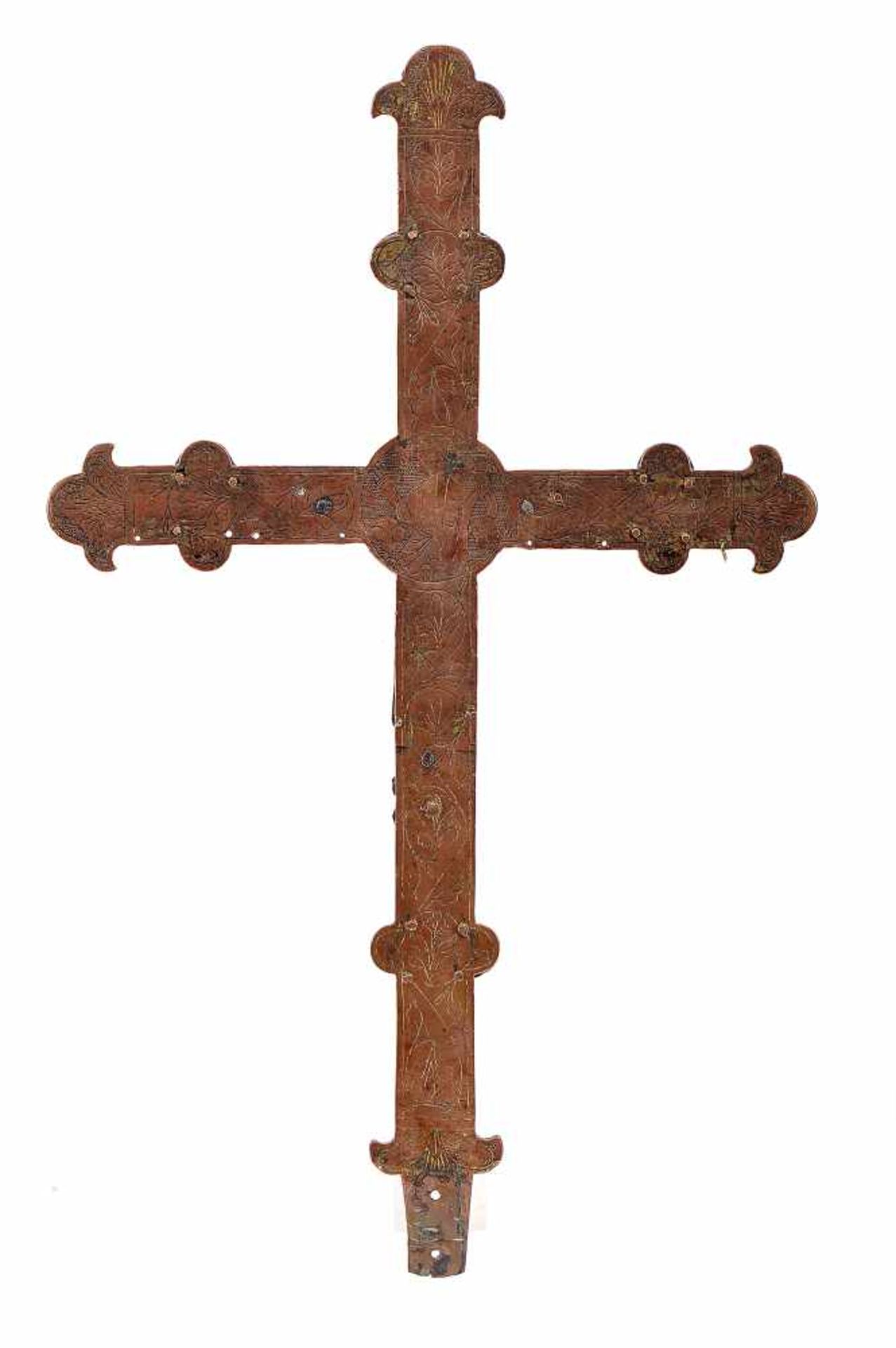 A Processional Cross, gothic, copper, scalloped and engraved decoration en relief "Crucified - Bild 3 aus 3