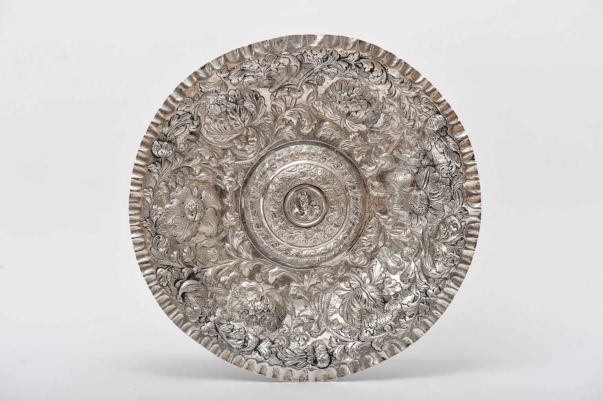 A Large State Salver, D. João V, King of Portugal (1706-1750), silver, decoration en relief "Birds