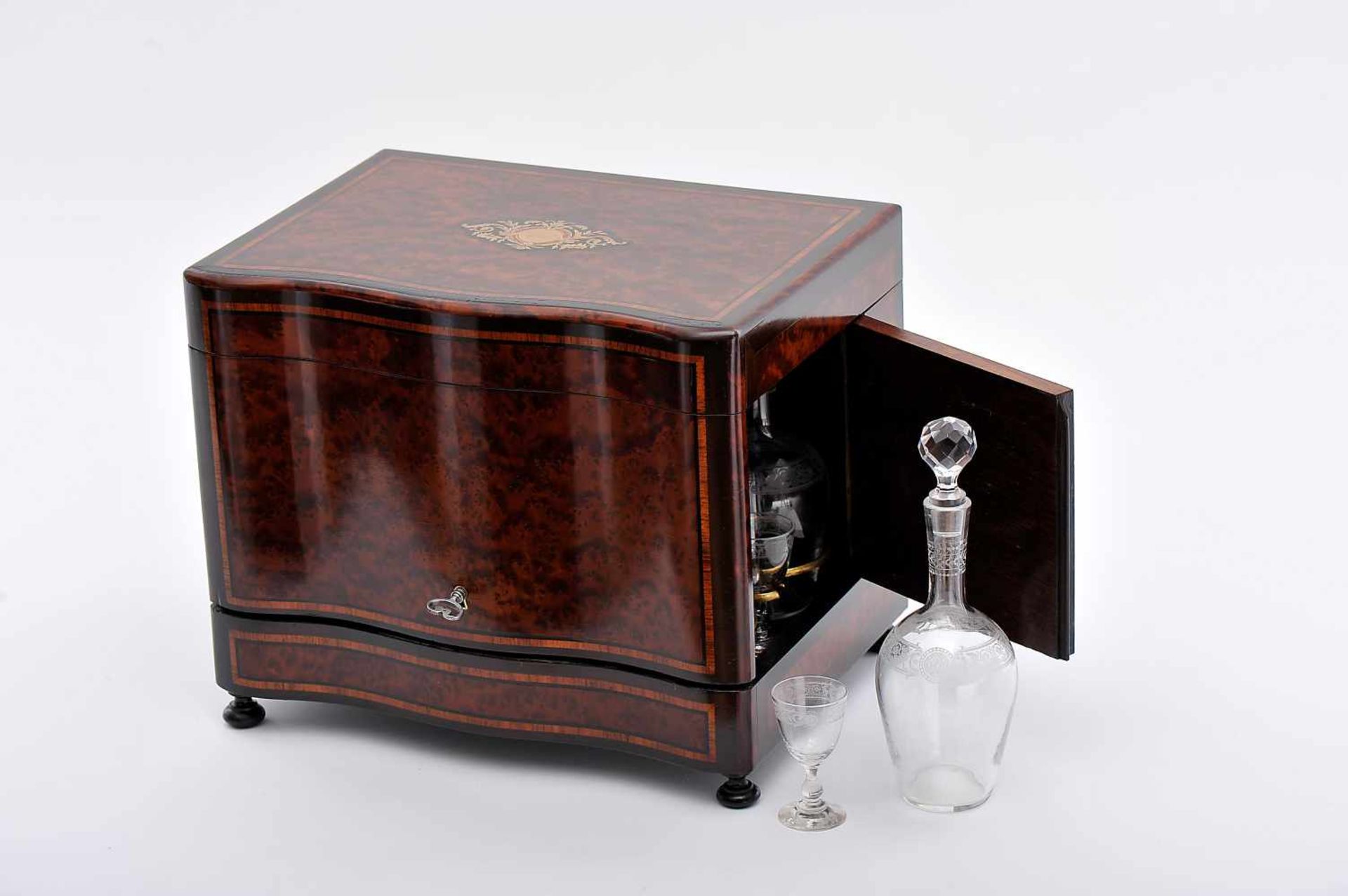 A Liquor Box, Napoleon III, burr-mahogany veneered wood, gilt metal frame with four bottles and - Bild 2 aus 2