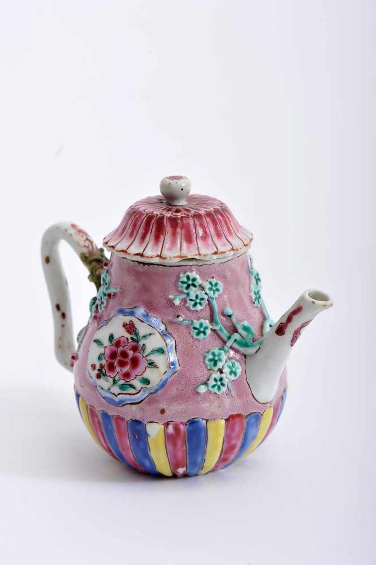 A Teapot with Cover, Chinese export porcelain, soft-paste and polychrome decoration "Flowers" en - Bild 2 aus 2