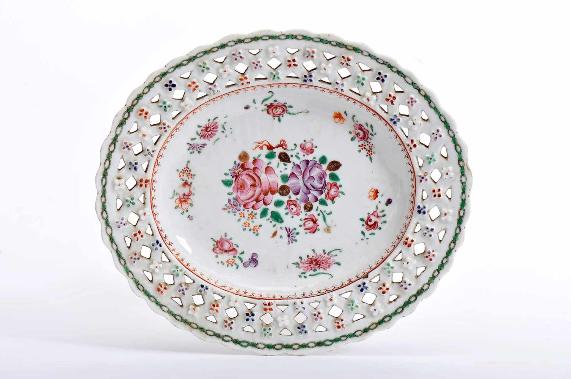 An Oval Platter, Chinese export porcelain, polychrome and gilt decoration "Flowers", pierced rim