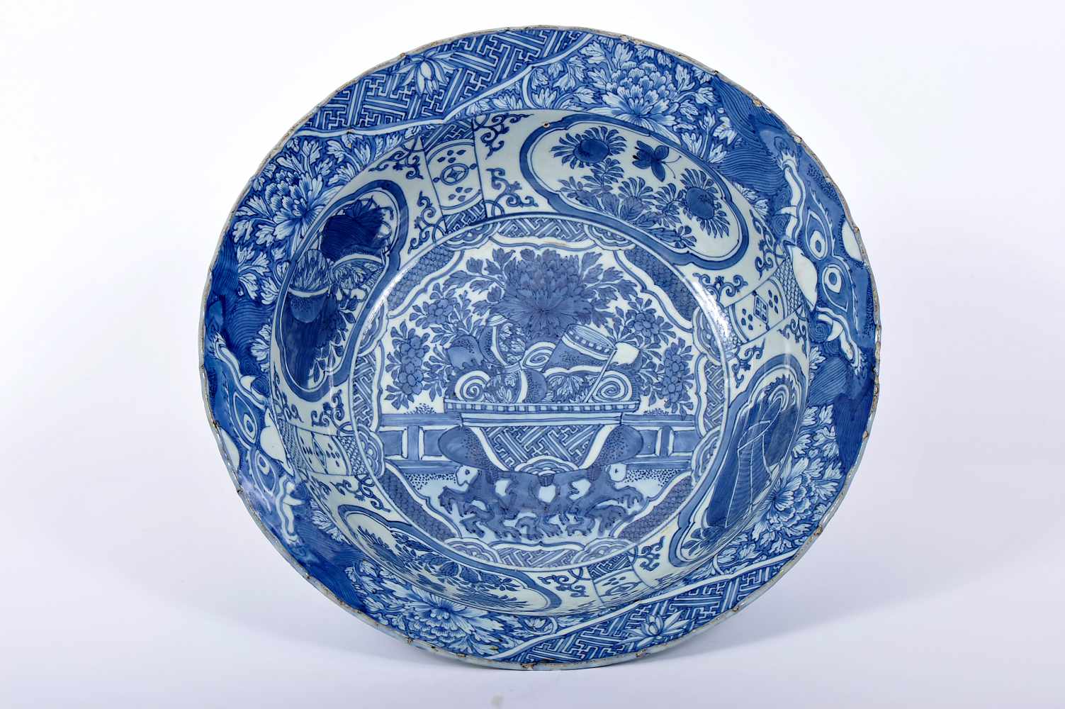 A Large Bowl, Chinese export Kraak porcelain, blue decoration "Bowl with flowers", boiler with - Image 2 of 2