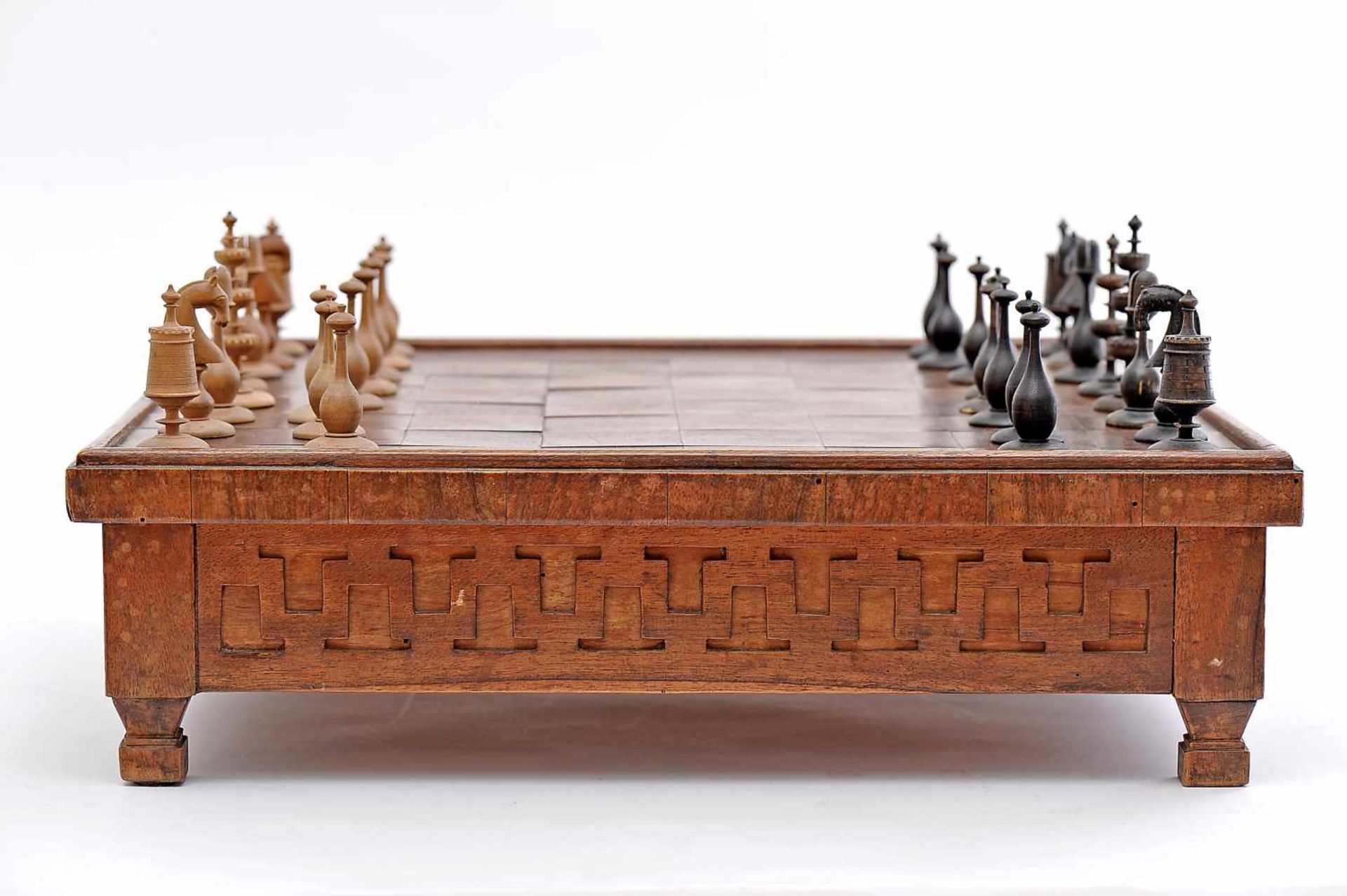 A Board with Chess Pieces, walnut board with drawer and four feet, sides en relief "Greek - Bild 2 aus 6