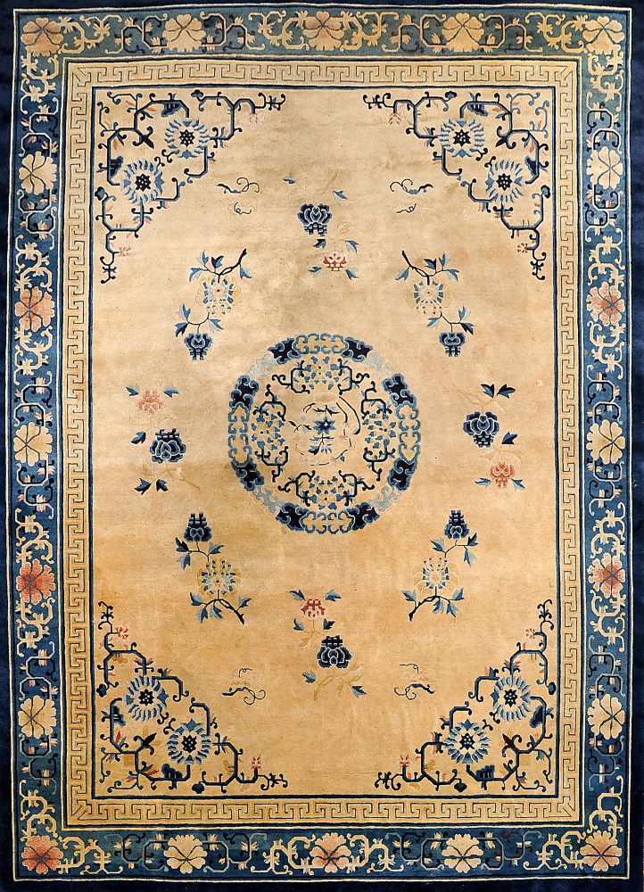 A Carpet, wool yarn, polychrome decoration "Flowers", Chinese, 20th C., signs of use, minor wool