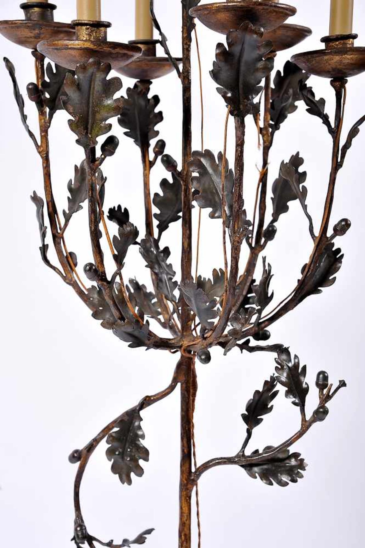 A Seven-light Floor Lamp, iron, scalloped decoration "Oak leaves and acorns", European, 19th/20th - Bild 2 aus 2