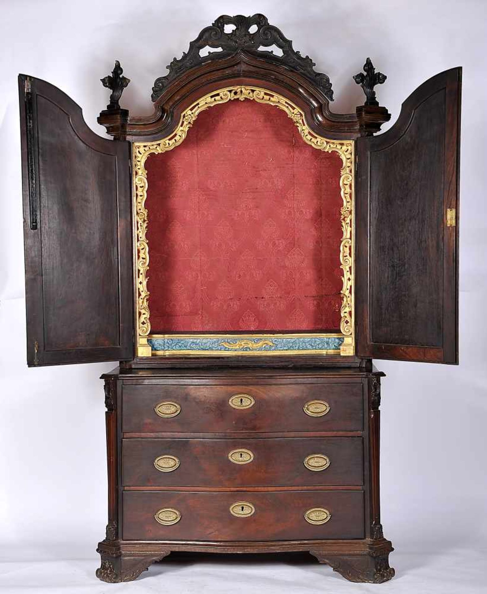 A Chest of Drawers with Oratory, D. José I, King of Portugal (1750-1777)/D. Maria I, Queen of