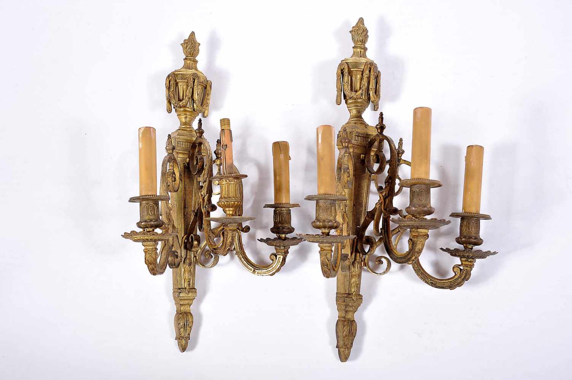 A Pair of Three-light Wall Sconces, Louis XVI style, chiselled and gilt bronze en relief, French, - Bild 2 aus 2